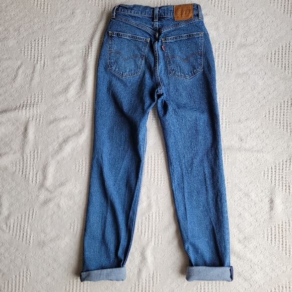 Levi's- 70's High- Waisted Slim Straight Women's Vintage Style Jean- Medium Wash - Picture 4 of 10